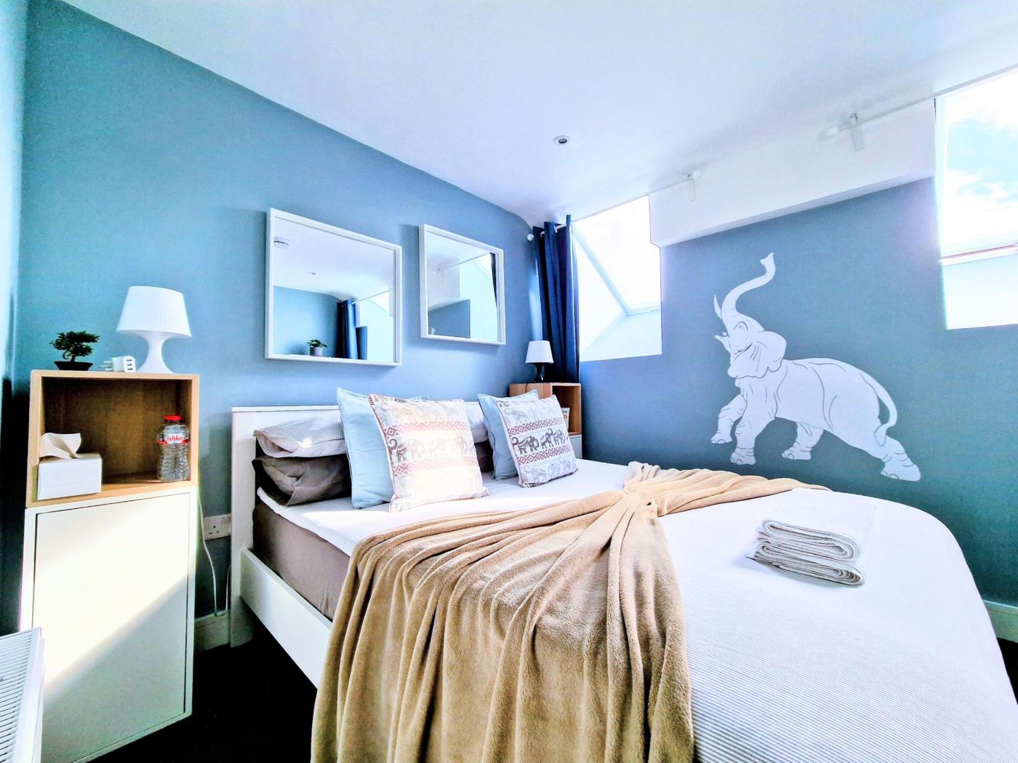 Blue Elephant Room! Lucan Eksteriør billede